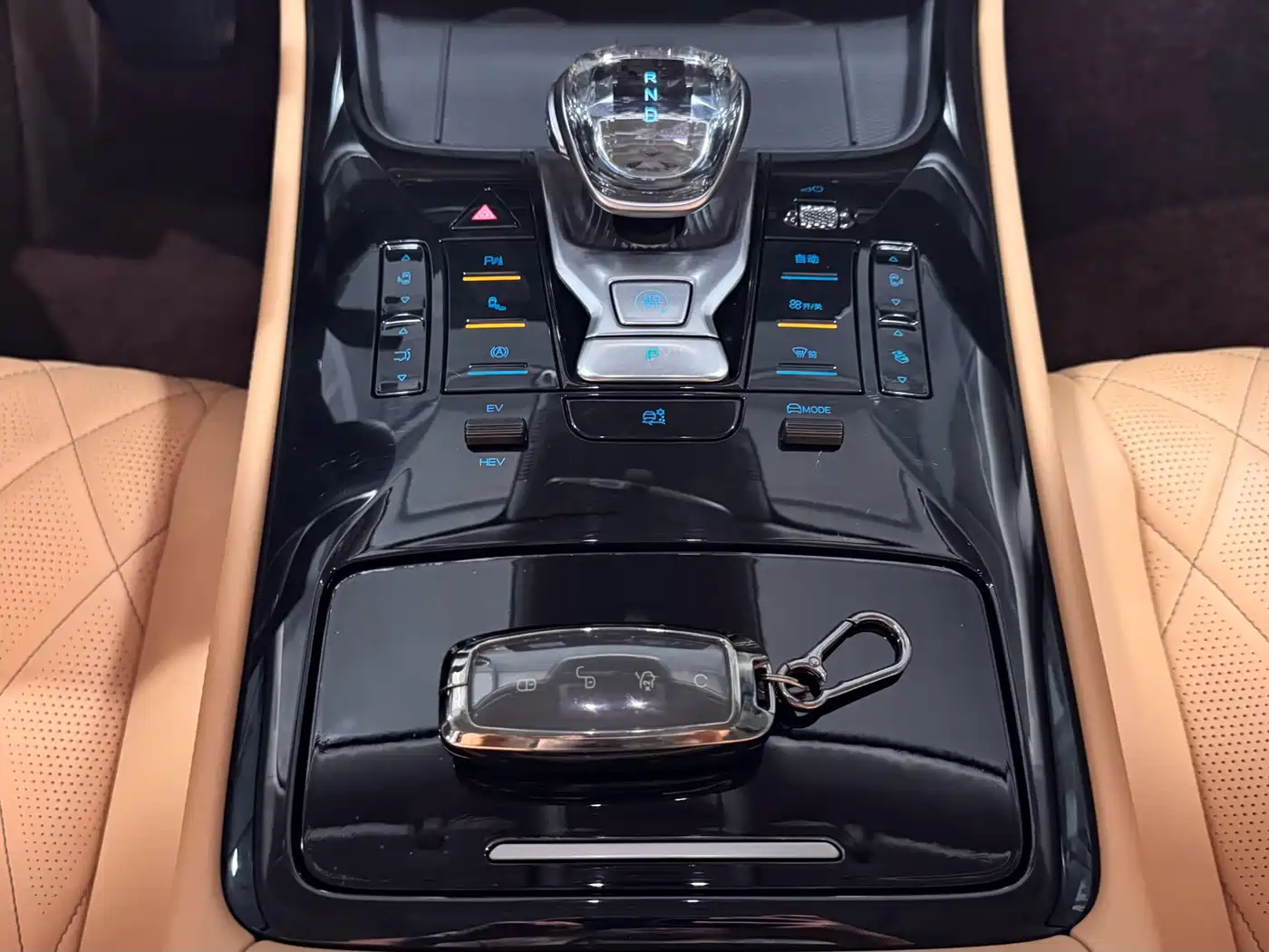 Denza D9 2026 2024 DM-i 980 AWD Premium