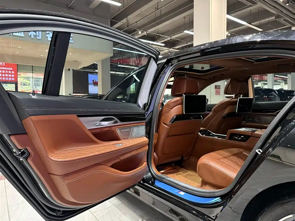 BMW 7 Series 2021 Model 740Li xDrive Executive M Sport Package фото 15