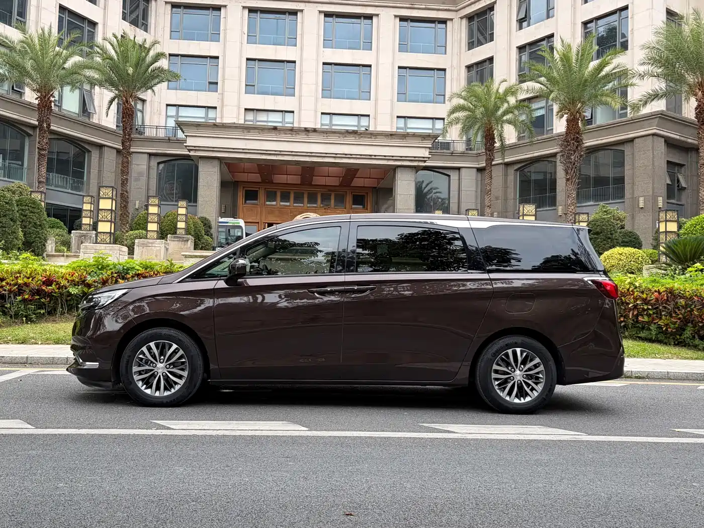 Buick GL8 2021 ES Landlord 653T Premium фото 5