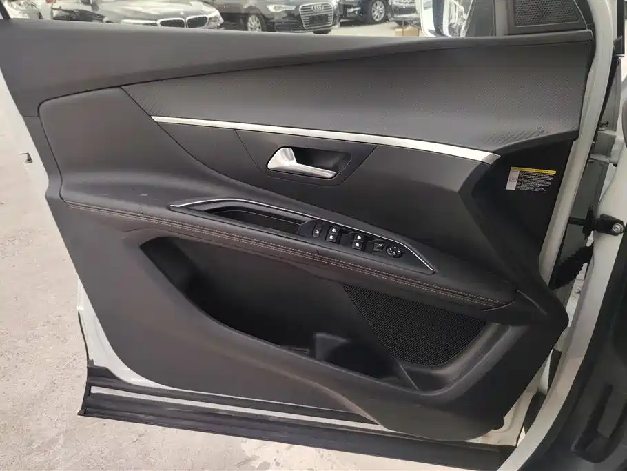 Peugeot 5008 2017 380THP 5-Seat Elite Edition фото 7