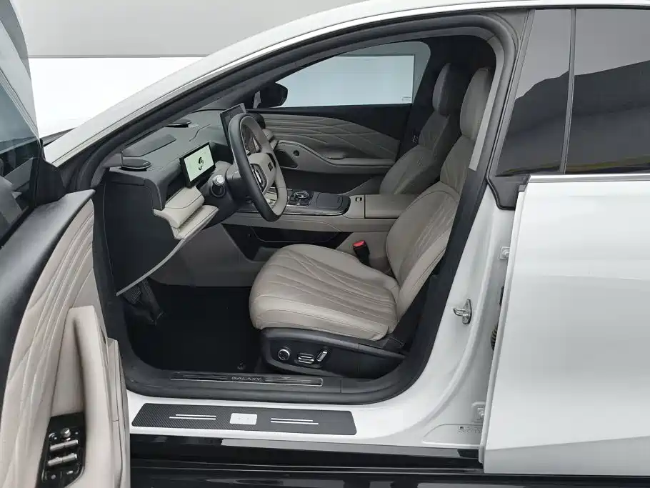 Geely Galaxy Galaxy Xingyao 8 2025 2025 Model 130km EM-i Flagship Edition