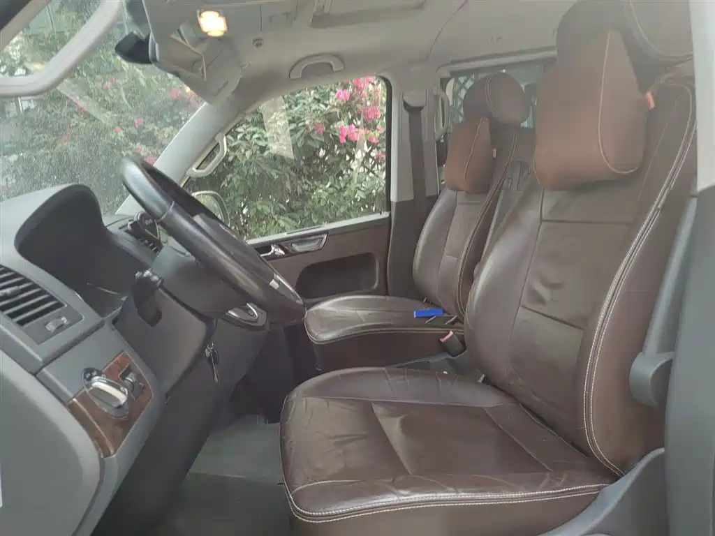 Volkswagen Multivan 2012 2.0TSI 2WD Luxury Edition фото 8