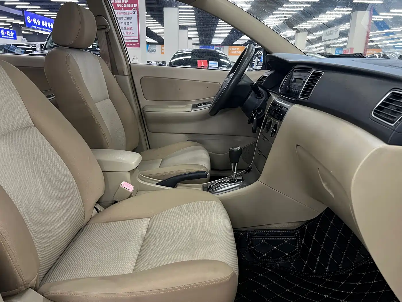 Toyota Corolla 2013 1.6L Automatic Luxury фото 10
