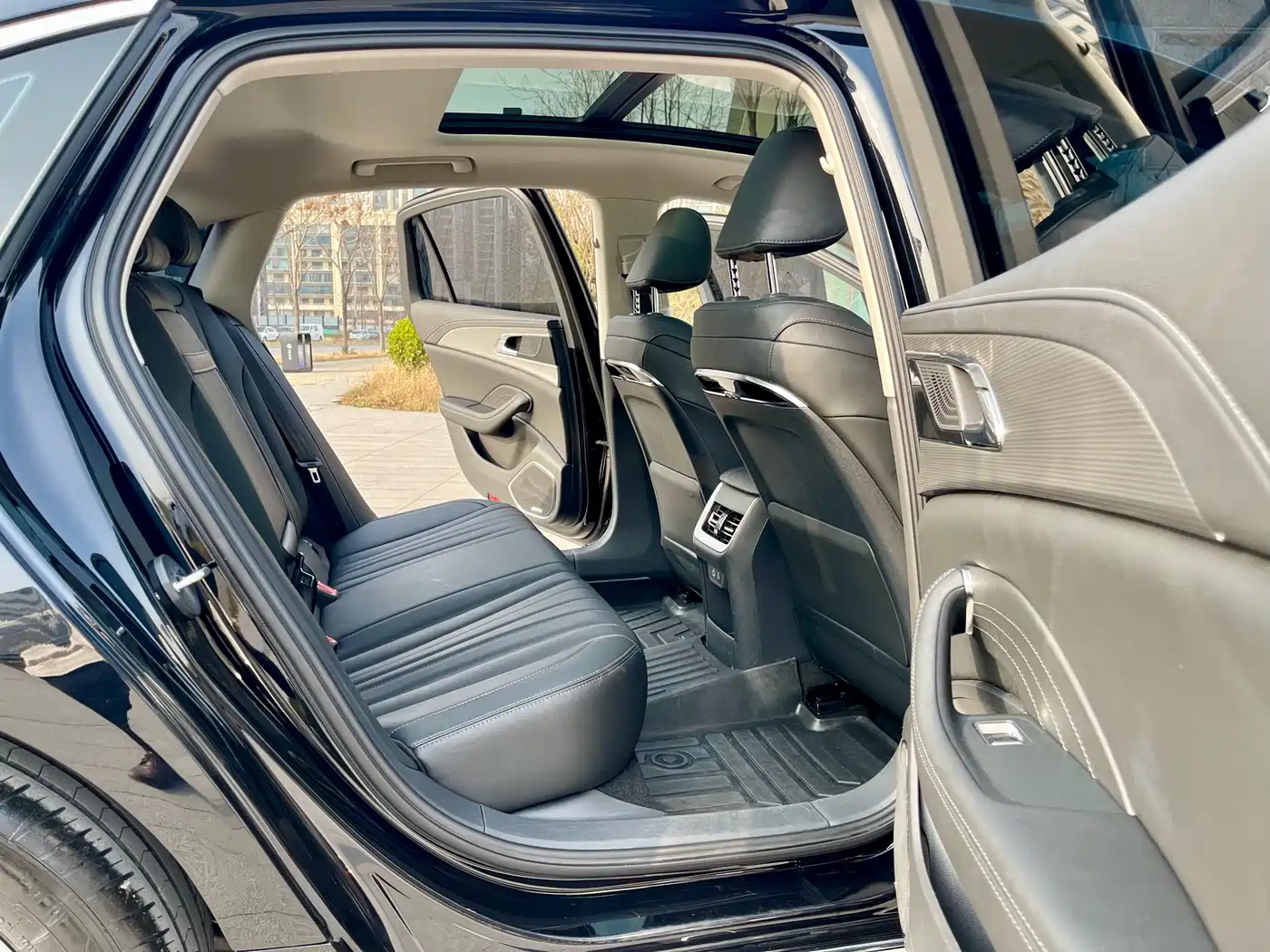 Hongqi H5 2024 1.5T DCT Smart Connect Flag Rhythm Edition фото 18