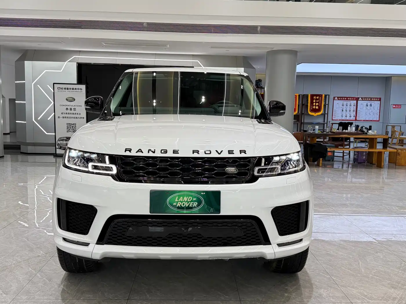 Land Rover Range Rover Sport 2022 3.0 L6 Gloss Black Edition фото 2