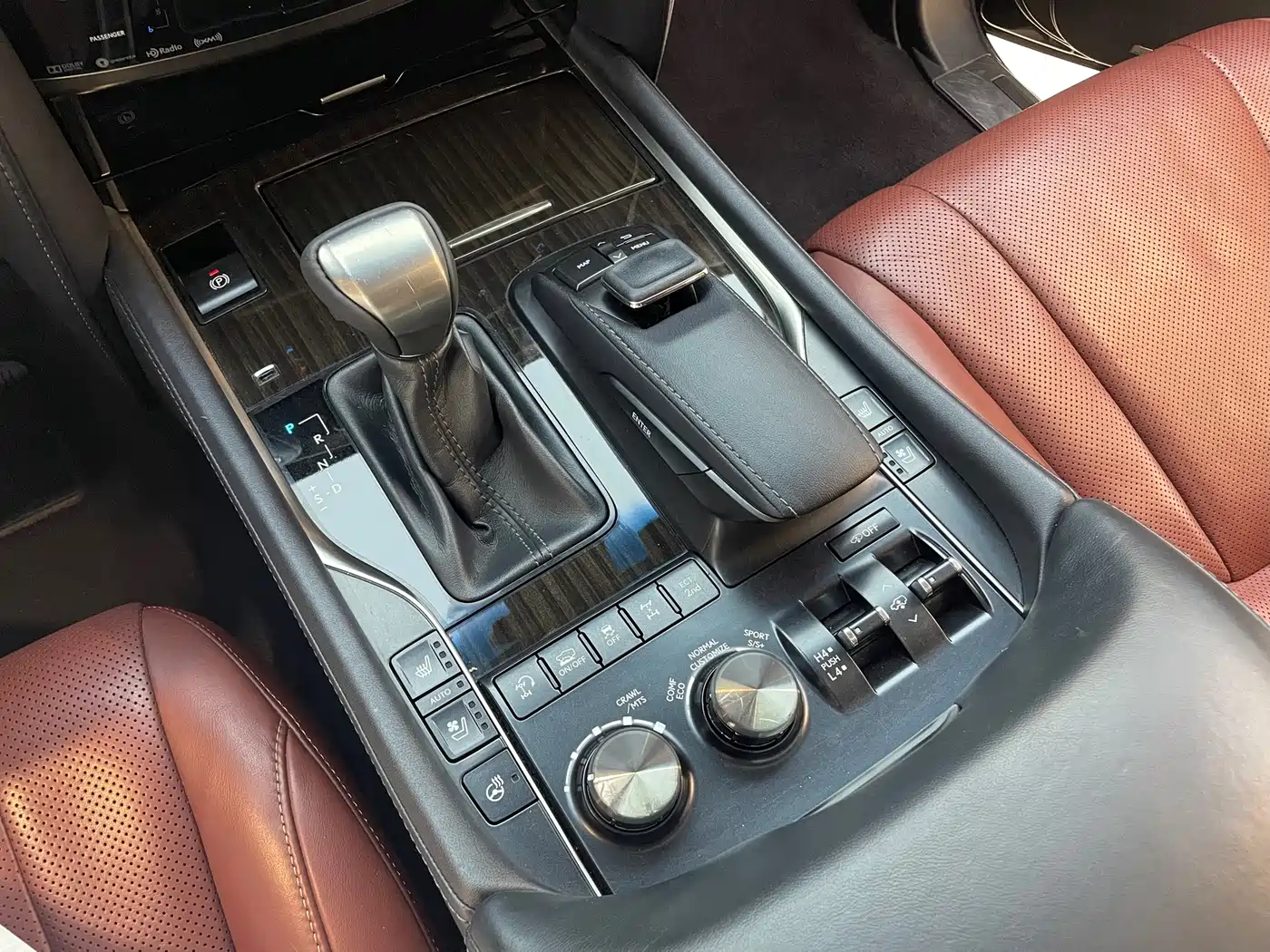 Фото 33 - Lexus LX