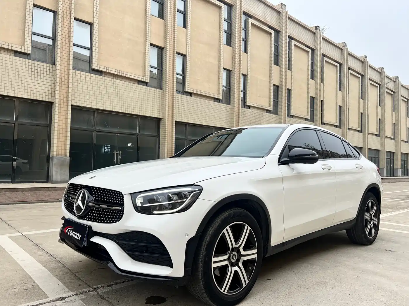 Mercedes-Benz GLC Coupe 2022 GLC 260 4MATIC Coupe SUV фото 2