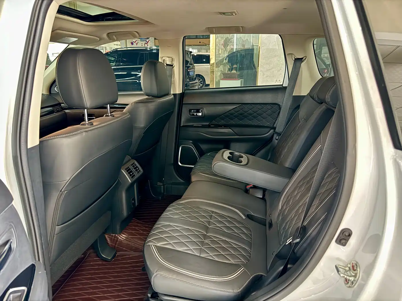 MITSUBISHI OUTLANDER