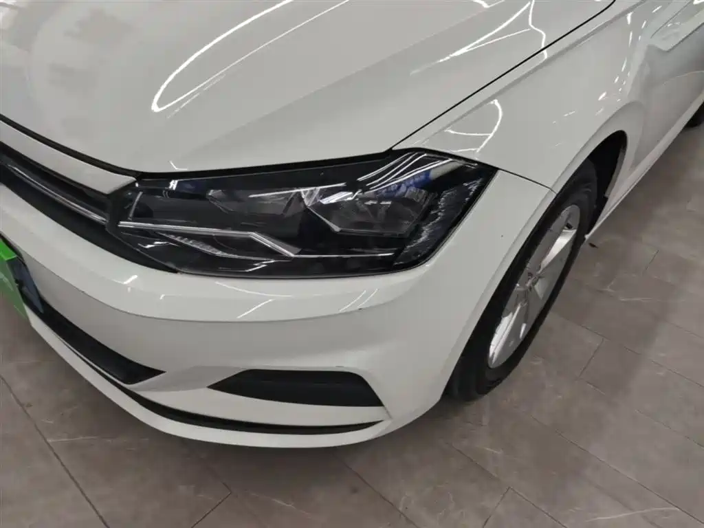 Volkswagen Polo 2019 Plus 1.5L Automatic Panorama Enjoyment Edition фото 24