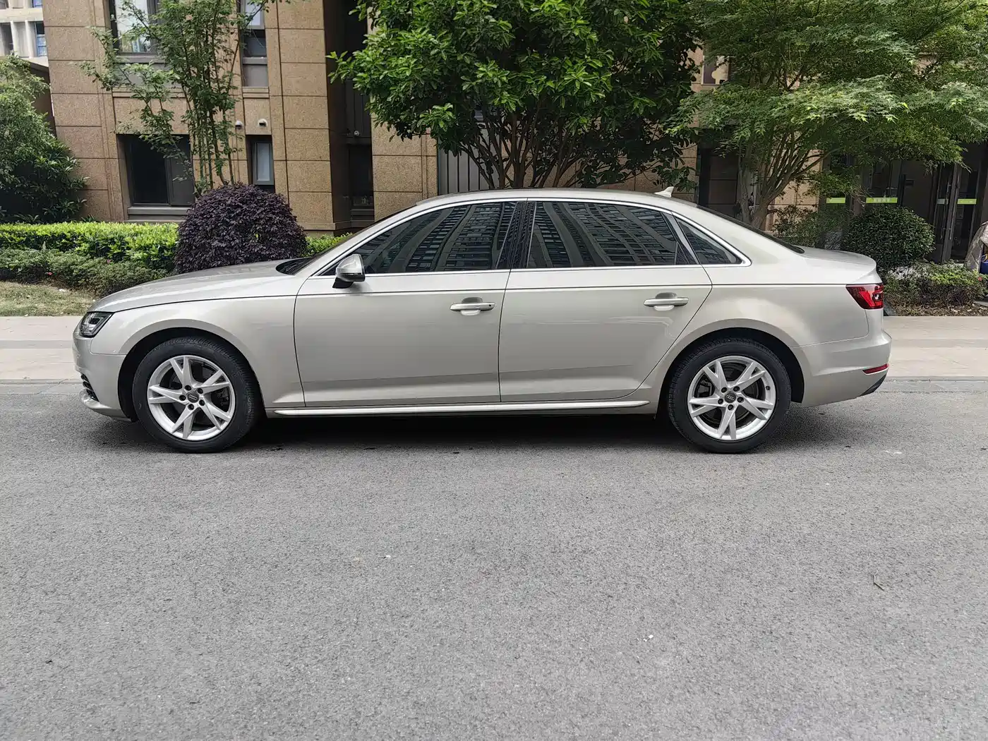 Audi A4L 2018 30th Anniversary 40 TFSI Progressive фото 3
