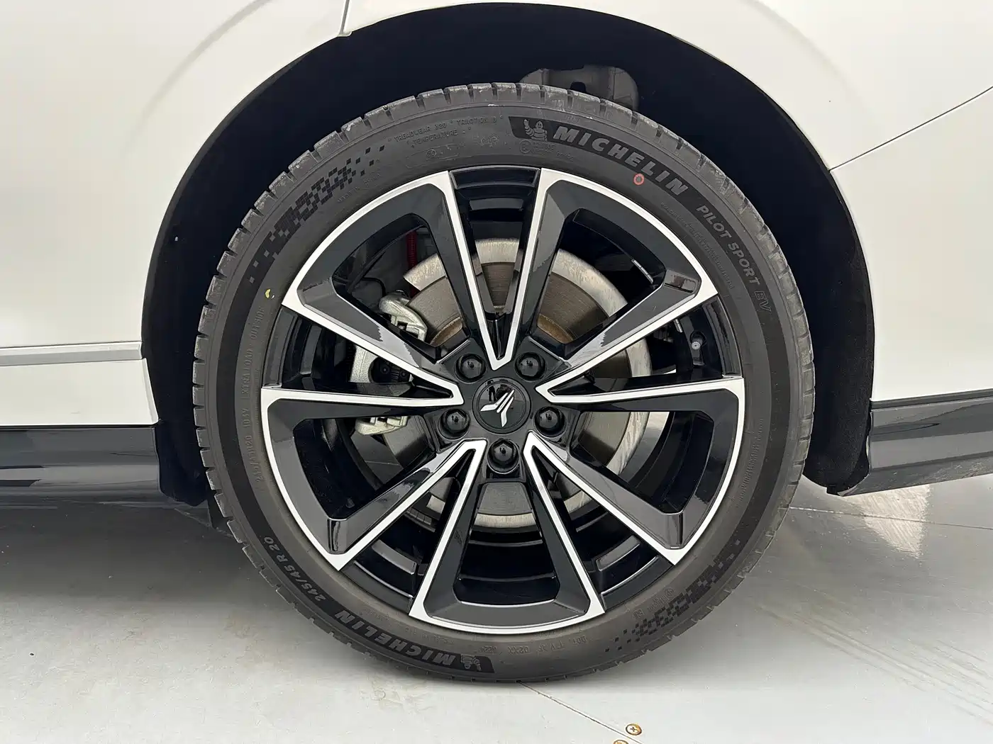 Voyah Auto VOYAH Zhuiguang 2024 PHEV AWD Ultra Long Range Flagship фото 9
