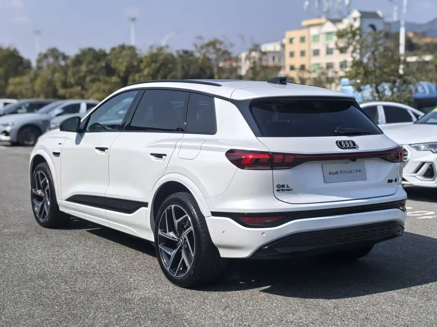 AUDI Q6L E TRON