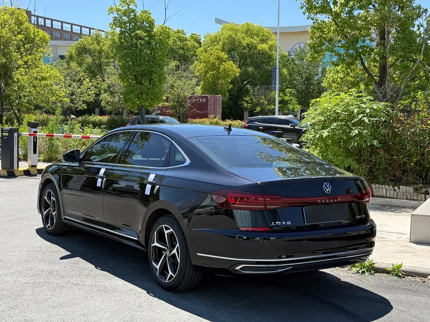 Volkswagen Passat 2024 380TSI Starlight Luxury Edition фото 3
