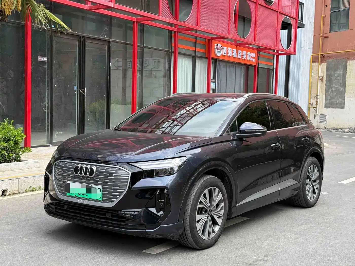AUDI Q4 E TRON