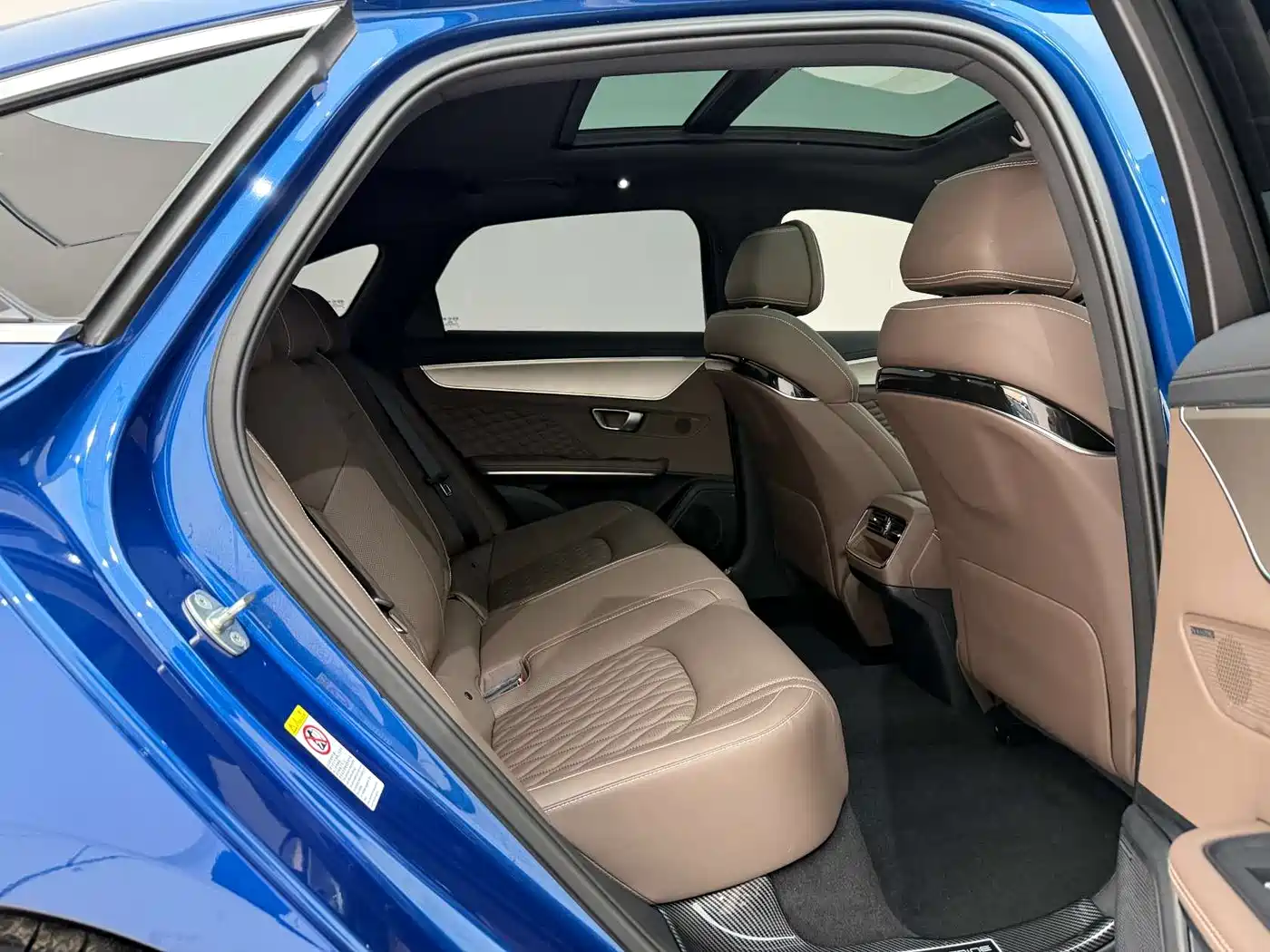 BYD Han 2022 DM-i 121KM Prestige фото 18