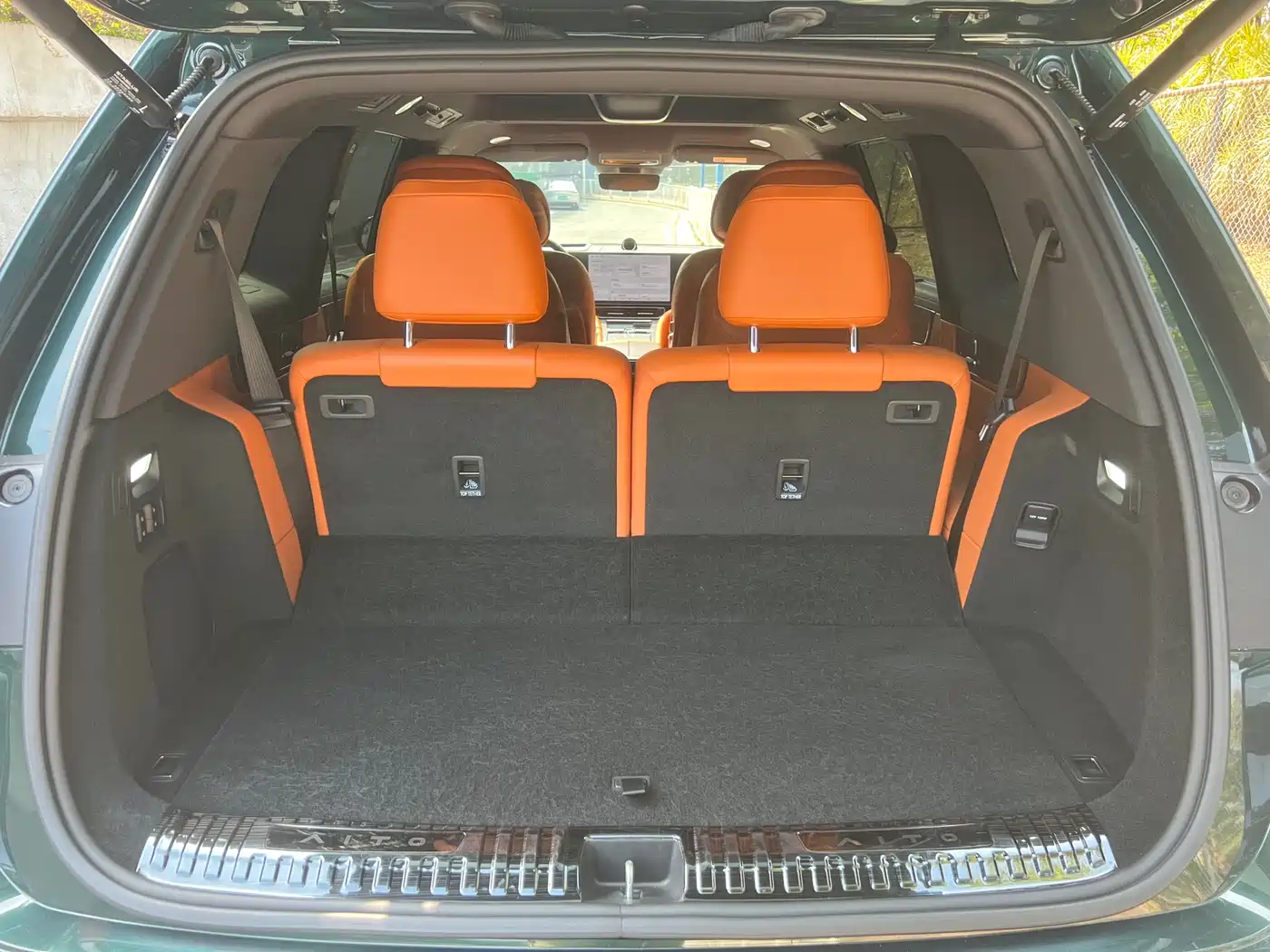 AITO Wenjie AITO M9 2024 Extended Range Ultra 42kWh 6-Seater фото 15