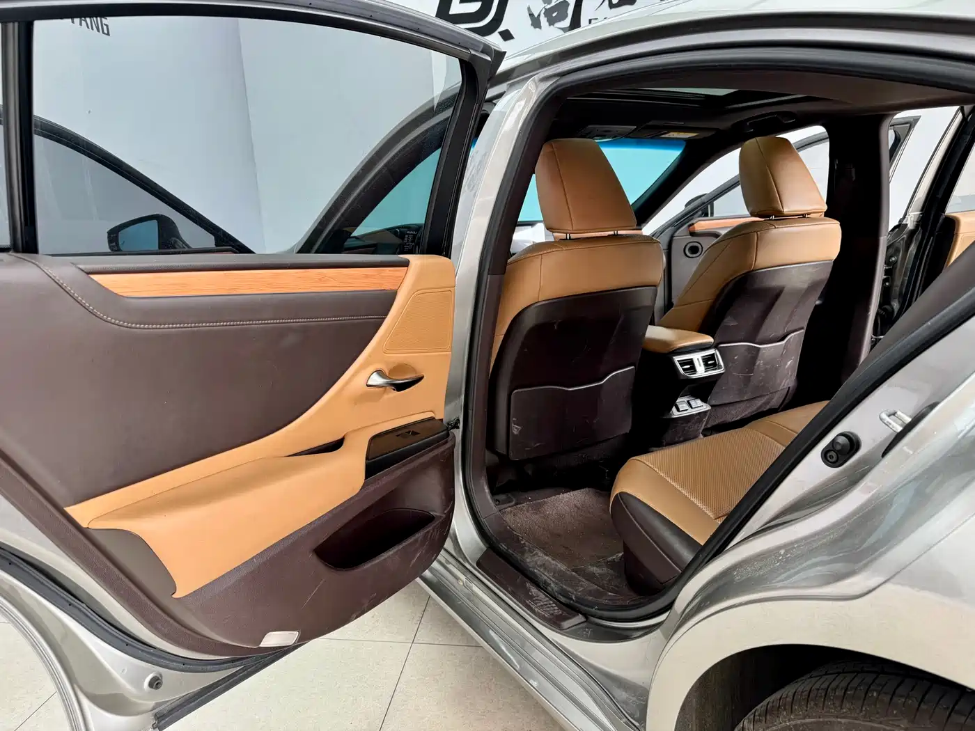 Lexus ES 2020 Model 300h Excellence Edition фото 9