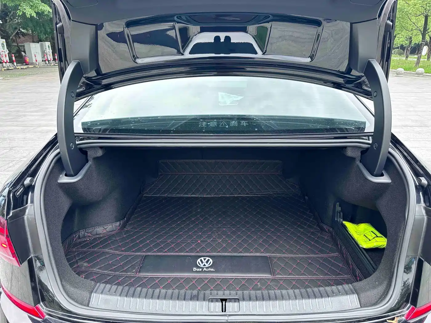 Volkswagen Passat 2023 330TSI Starlight Luxury Edition фото 13