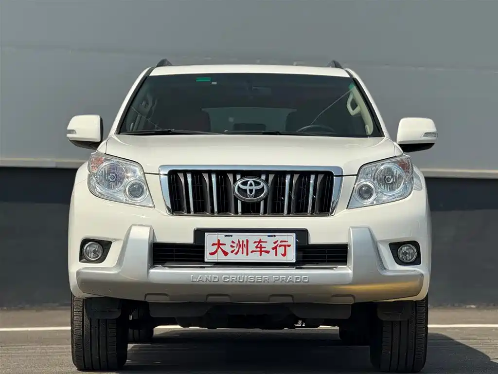 Toyota Prado 2010 4.0L Automatic TX-L фото 2