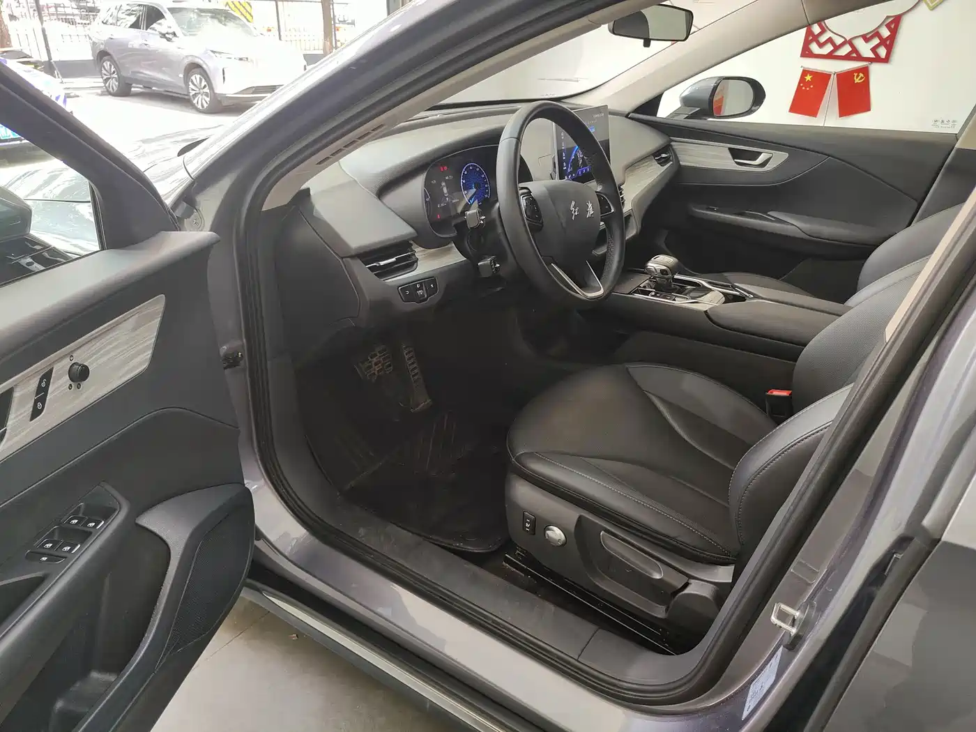 Hongqi E-QM5 2023 560km PLUS фото 8
