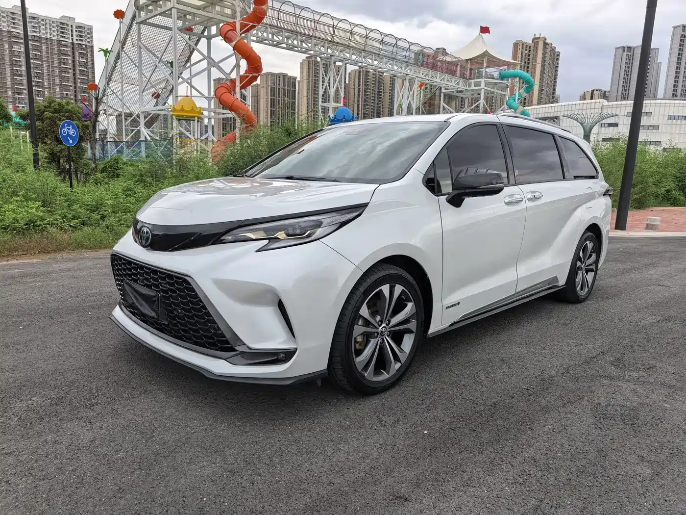 Toyota Granvia 2022 2.5L Hybrid Premium Edition
