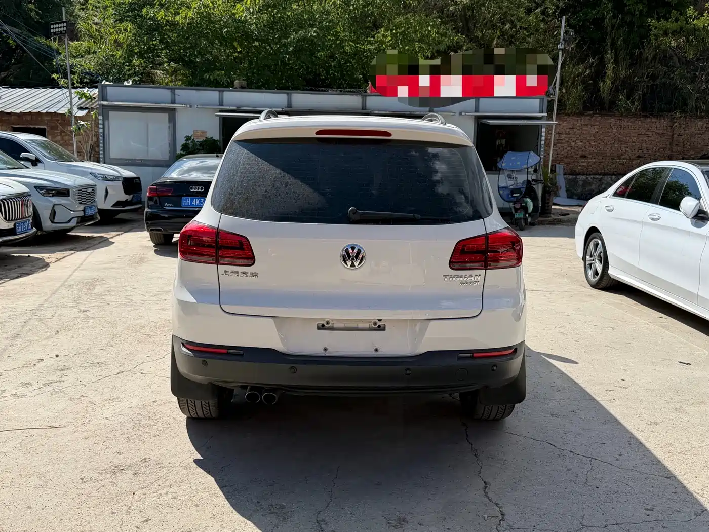 VOLKSWAGEN TIGUAN