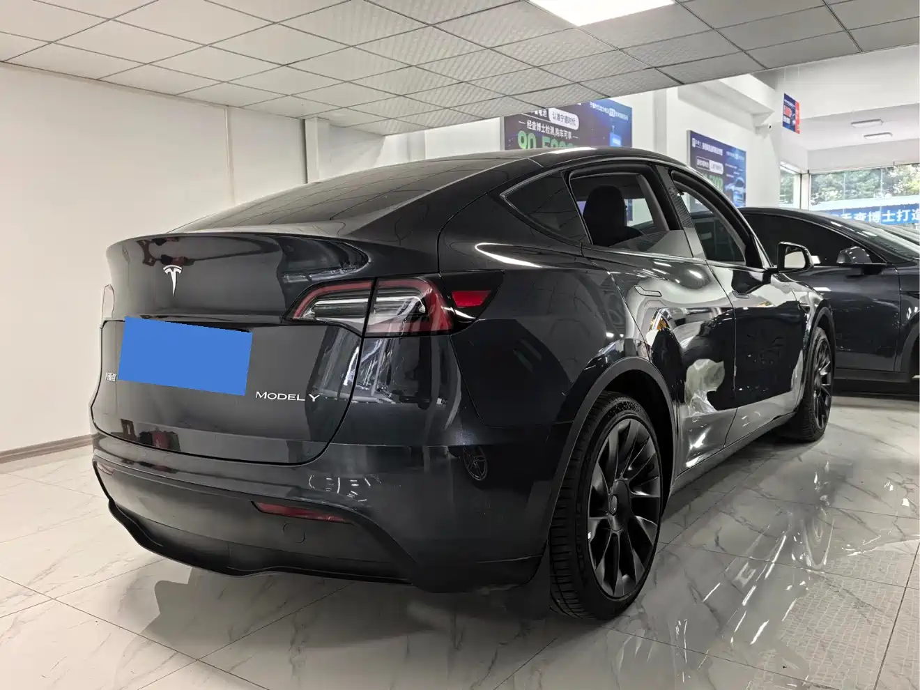 TESLA MODEL Y