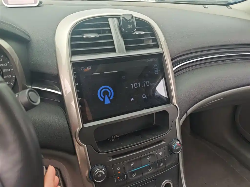 Chevrolet Malibu 2014 2.0L Automatic Luxury фото 13