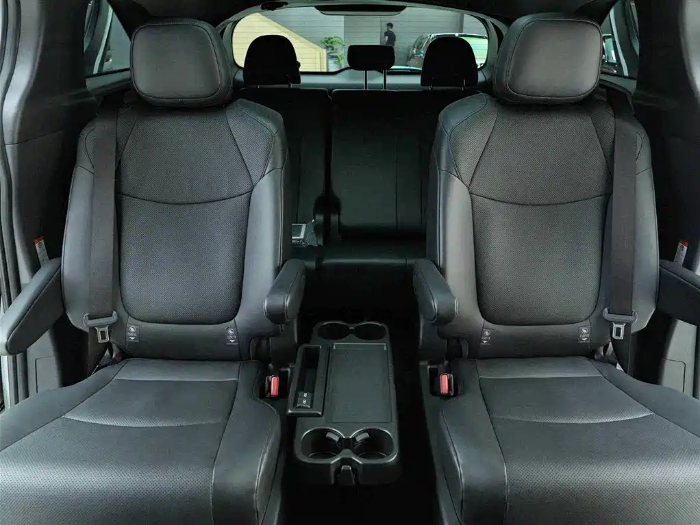Toyota Granvia 2024 2.5L Hybrid Premium PLUS 4WD Edition фото 14