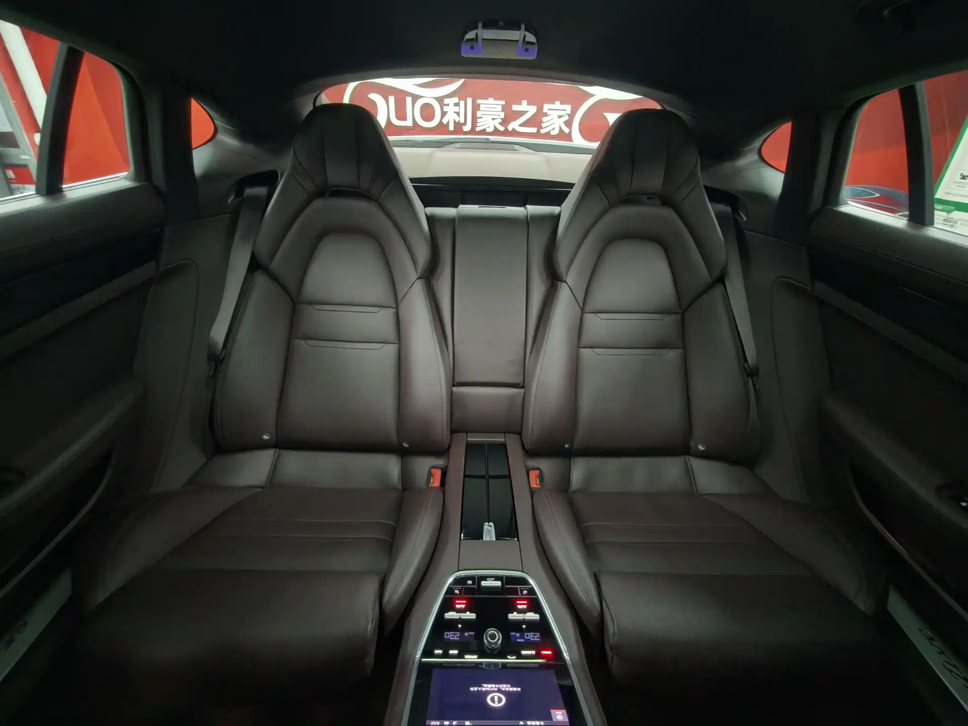 Photo 20 - Porsche Panamera New Energy