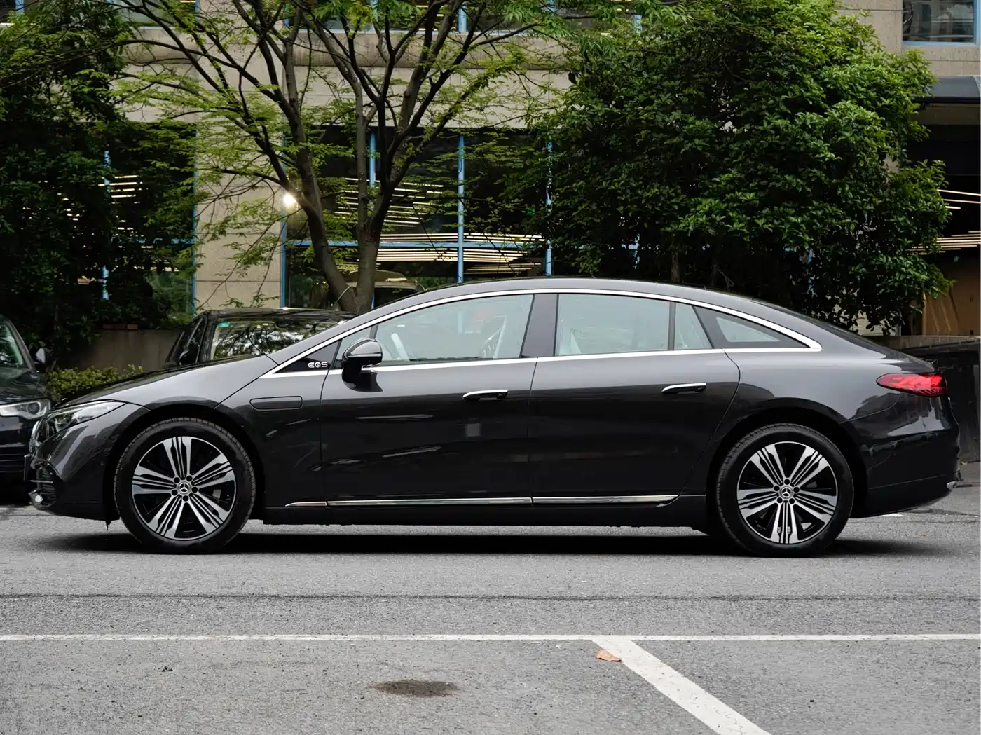 MERCEDES-BENZ EQS