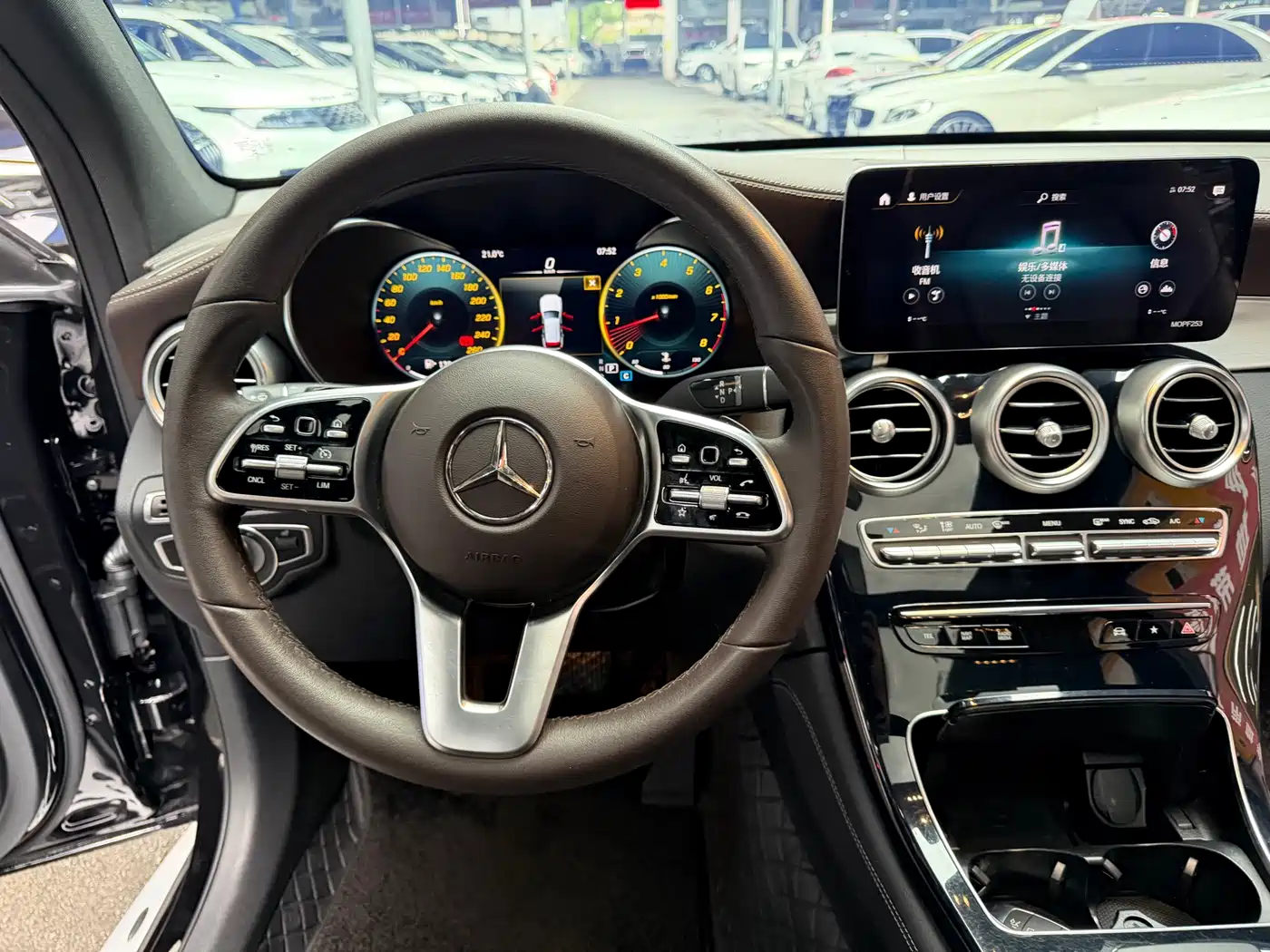 MERCEDES-BENZ GLC