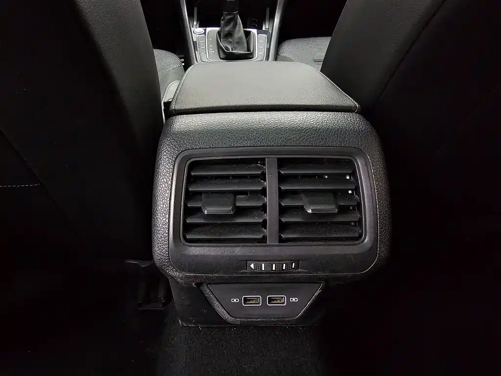 Volkswagen Golf 2020 Beloved Edition 280TSI DSG Comfort фото 12