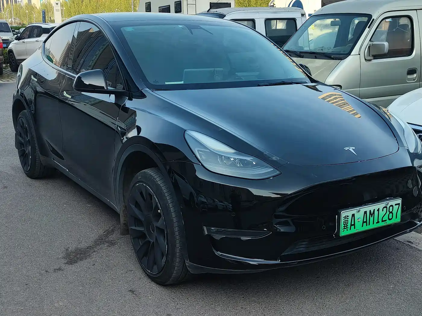 TESLA MODEL Y