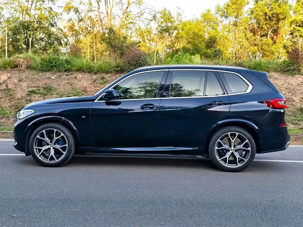 BMW X5 (Import) 2021 xDrive40i Exclusive M Sport Package фото 4