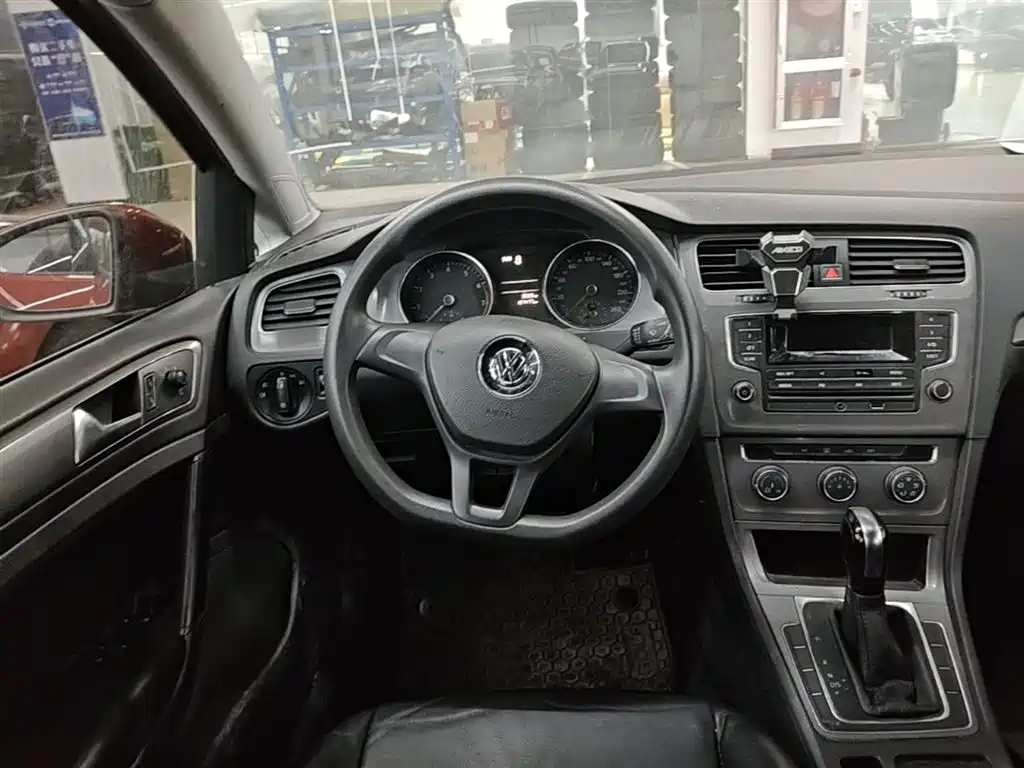 Volkswagen Golf 2014 1.6L Automatic Fashion Edition фото 17