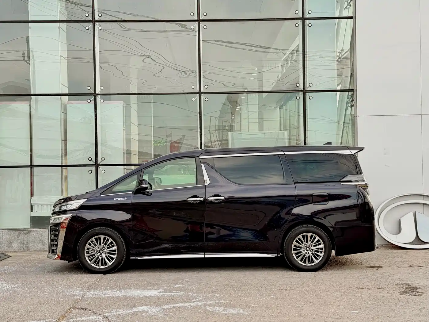 Toyota Vellfire 2021 Crown Hybrid 2.5L HV Supreme Edition фото 8