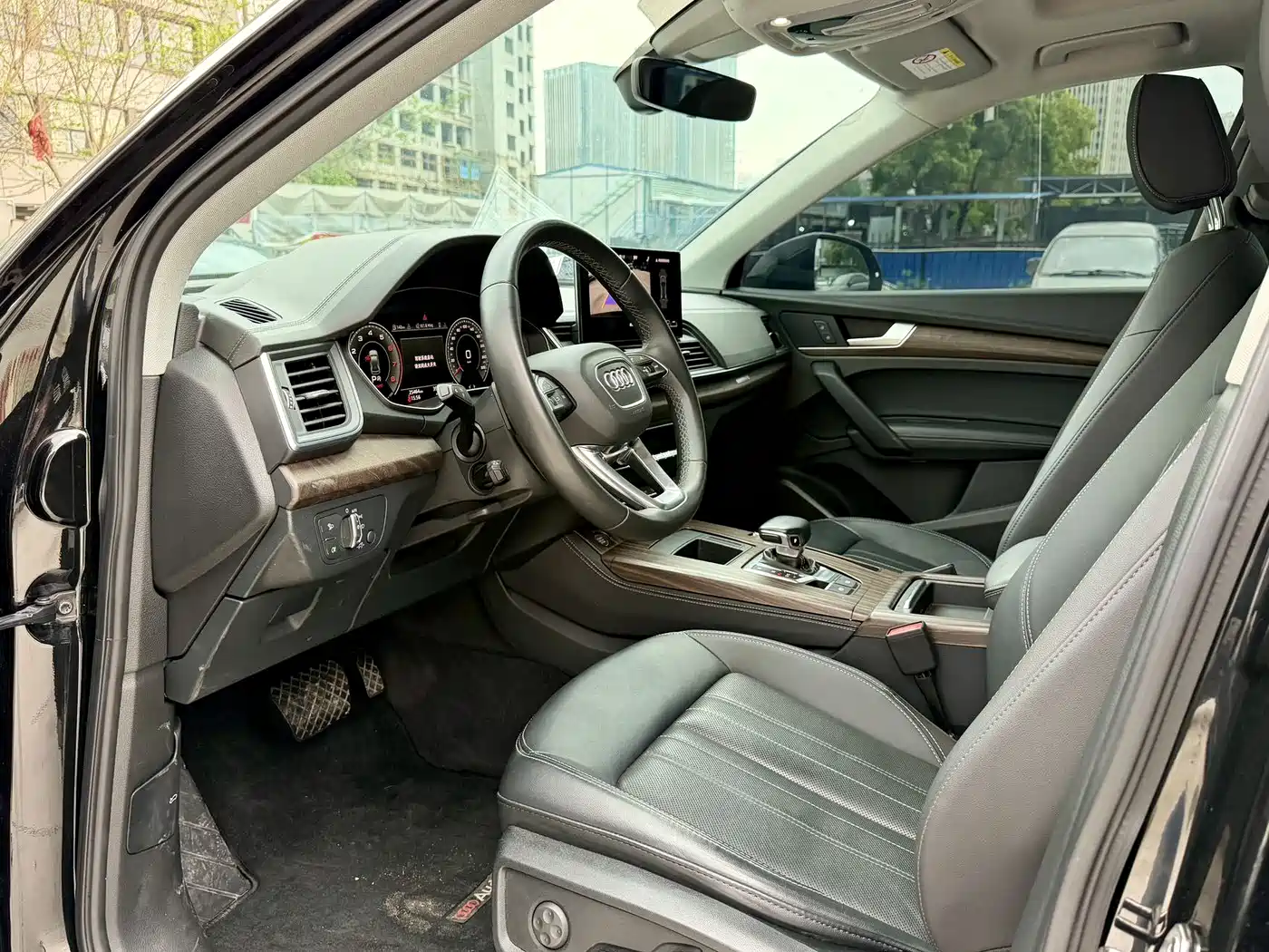 Audi Q5L 2025 45th Anniversary Edition 40 TFSI Dynamic Fashion фото 10