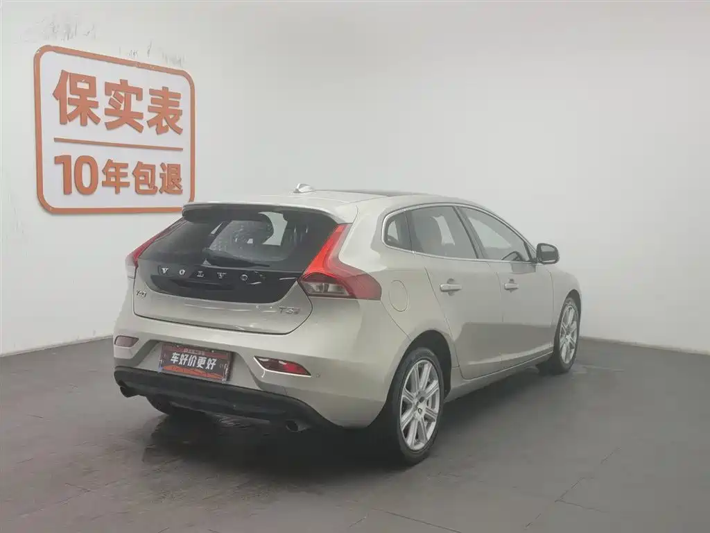 VOLVO V40