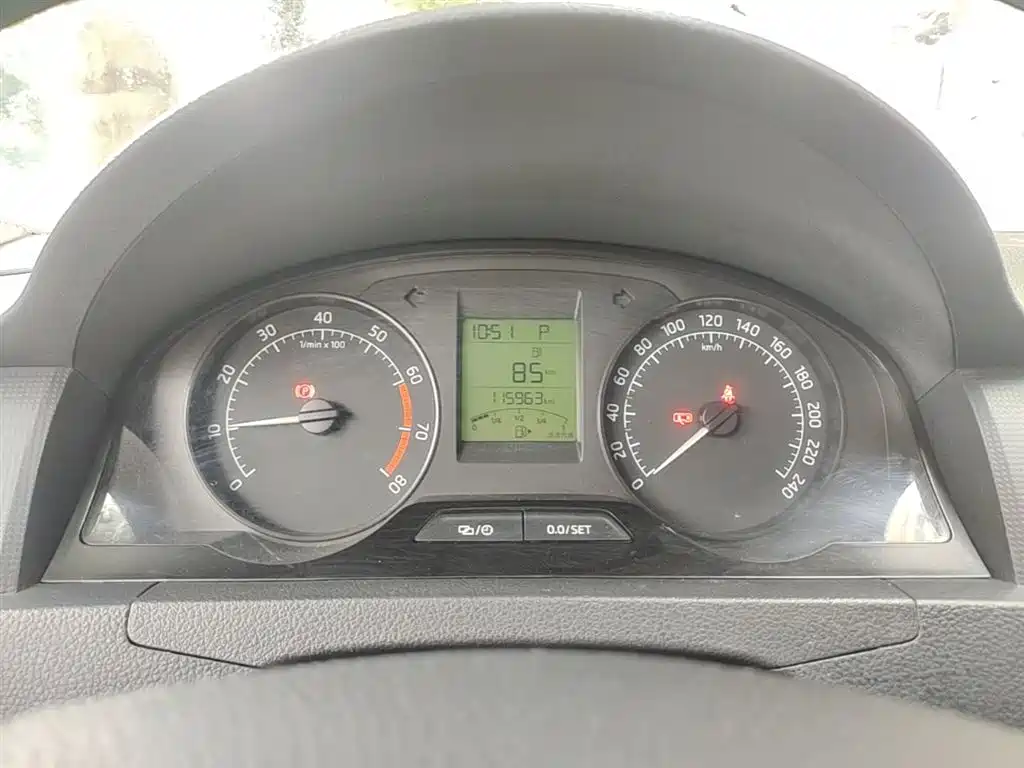 Škoda Rapid 2016 1.6L Automatic Pioneer Edition фото 12
