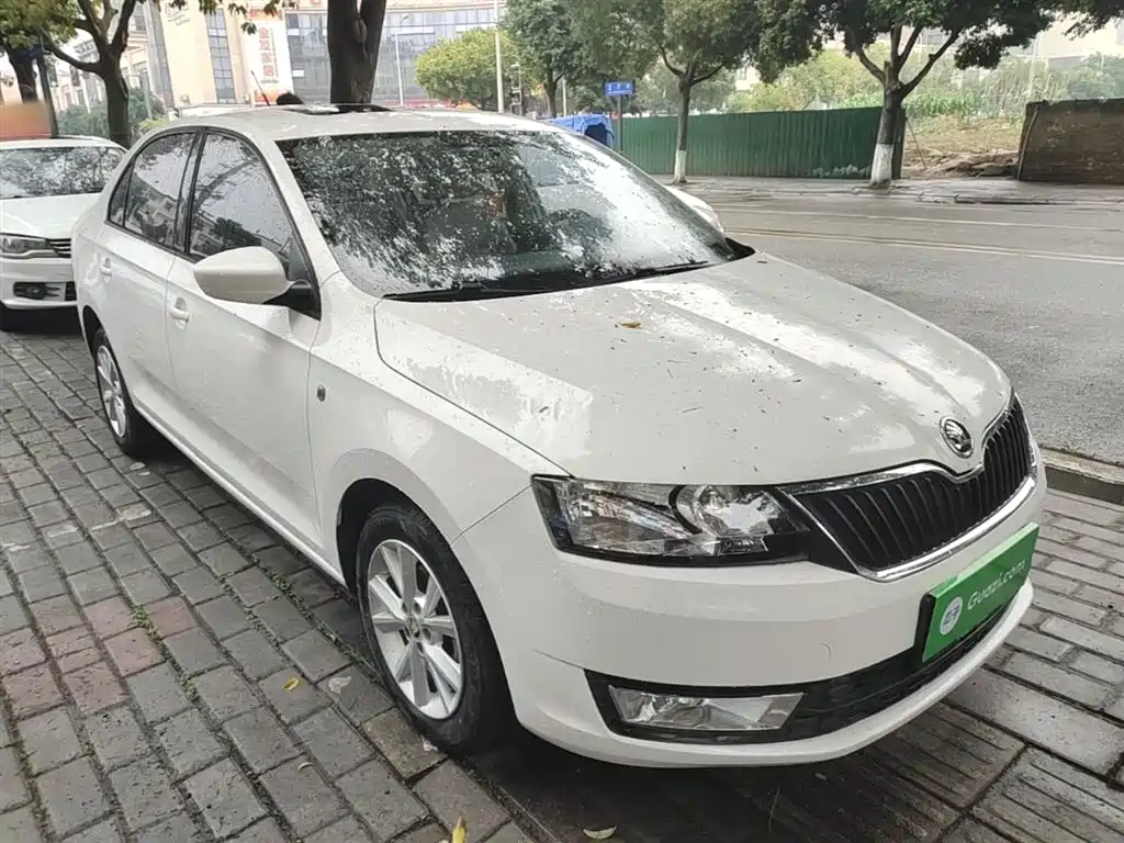 Škoda Rapid 2016 1.6L Automatic Pioneer Edition фото 4