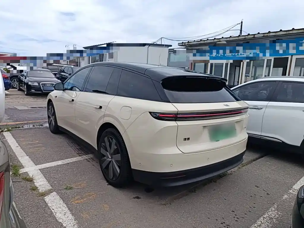 Li Auto i6 2026 2025 4WD Base Model