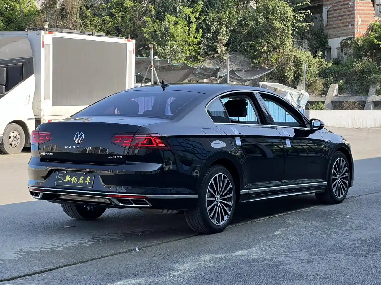Volkswagen Magotan 2023 Model 2 Million Commemorative Edition 330TSI DSG Luxury фото 14