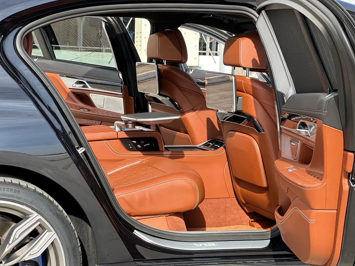 BMW 7-SERIES