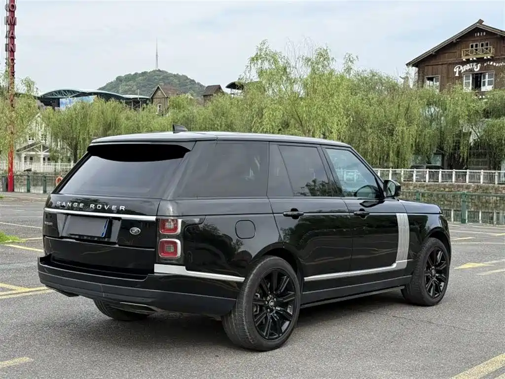 Land Rover Range Rover 2021 3.0 L6 Heritage Edition фото 4