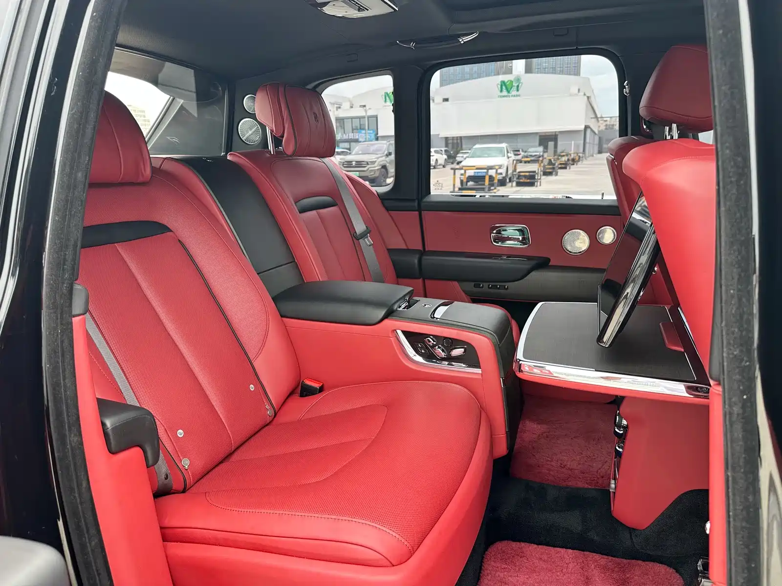 Фото 11 - Rolls-Royce Cullinan