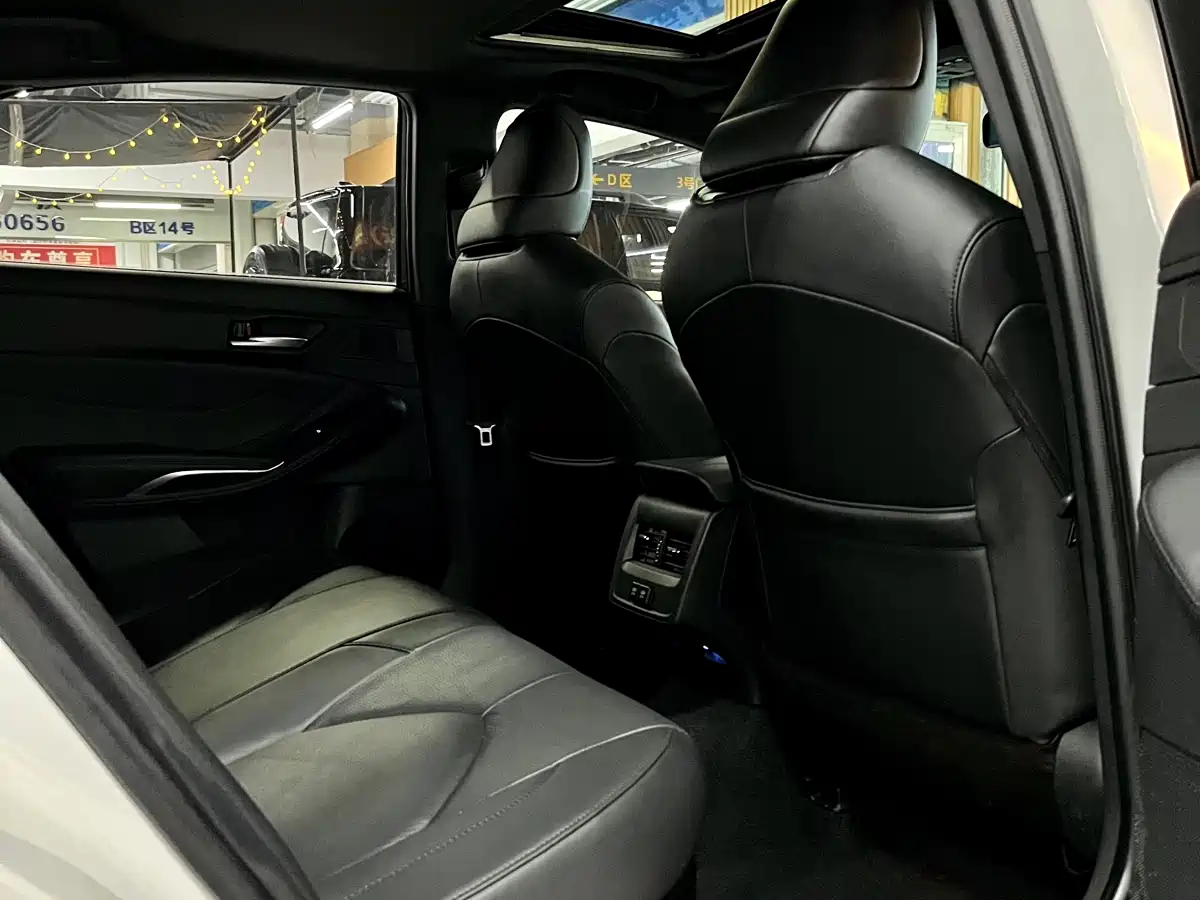 Toyota Avalon 2019 Hybrid 2.5L Luxury Edition China VI фото 12