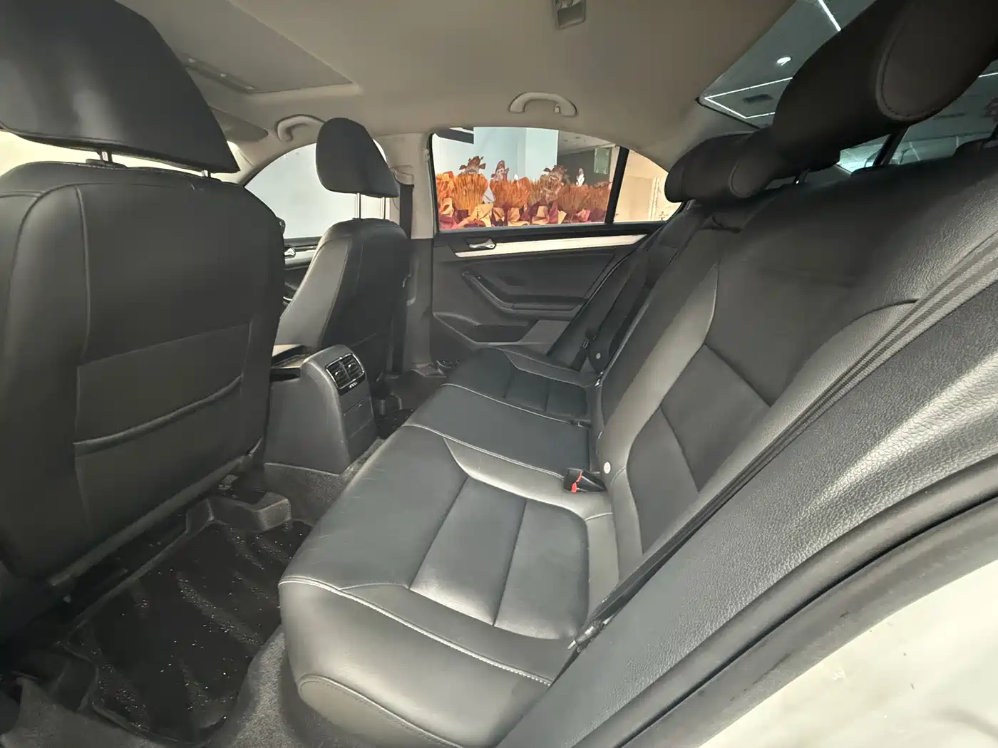 Volkswagen Sagitar 2018 1.6L Automatic Comfort фото 9