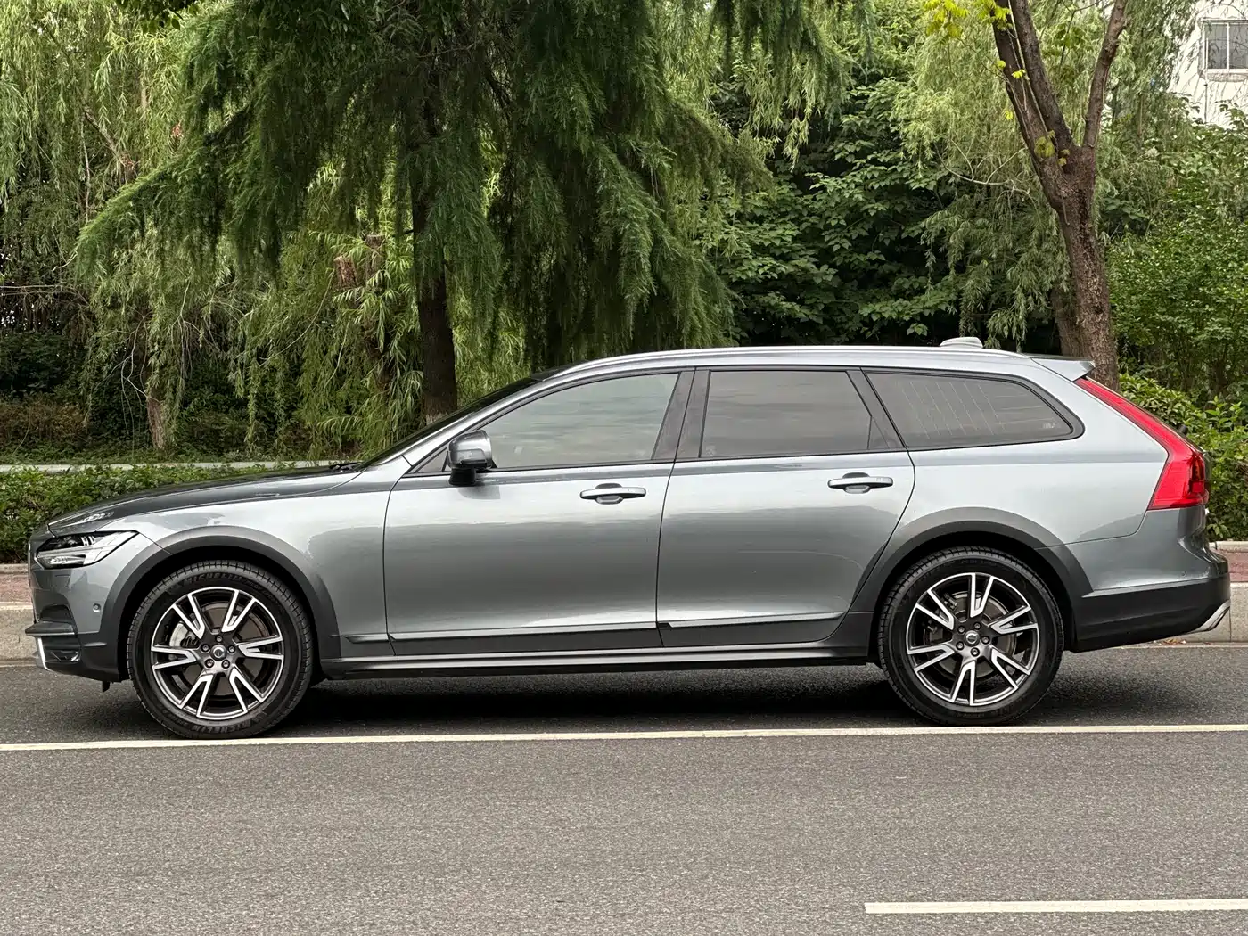 Фото 4 - Volvo V90