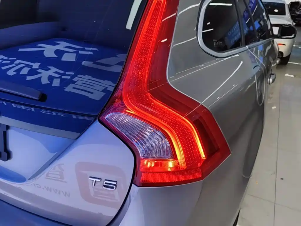 Volvo V60 2015 2015 T5 Momentum